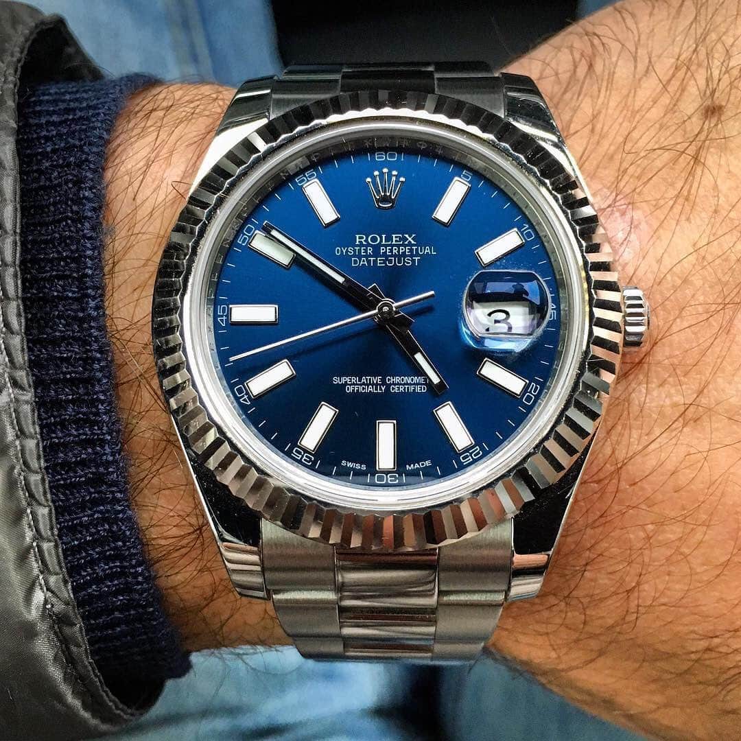 Daily Watchさんのインスタグラム写真 - (Daily WatchInstagram)「Blue dial Rolex Datejust 😍 You can’t go wrong with this reference. Photo by @thecigarstrategist」6月27日 17時38分 - dailywatch