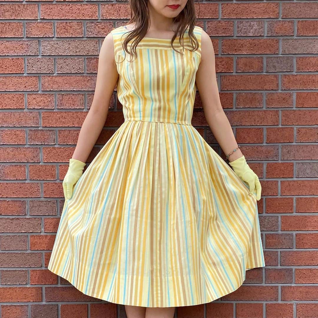 NUTTY Vintage&Collectibleのインスタグラム：「🥄 NEW  ARRIVAL 🍸 ㅤㅤㅤㅤㅤㅤㅤㅤㅤㅤㅤㅤㅤ ☑︎ vintage natural summer colour dress ㅤㅤㅤㅤㅤㅤㅤㅤㅤㅤㅤㅤㅤ 夏らしいサマーカラーのドレスが大量入荷致しました＊ ㅤㅤㅤㅤㅤㅤㅤㅤㅤㅤㅤㅤㅤ ナチュラルなサマーカラーが肌馴染みの良いドレスです。 レトロなストライプの色使いにときめいて。 ㅤㅤㅤㅤㅤㅤㅤㅤㅤㅤㅤㅤㅤ 熱い夏でも お出かけしたくなるような とびきりキュートなドレスはいかがですか？🍸 ㅤㅤㅤㅤㅤㅤㅤㅤㅤㅤㅤㅤㅤ ------------------------------------- 🛍NUTTY通販について🛍 ------------------------------------- ◎掲載商品は全て通販可能となっておりますので、詳細はDMにてお気軽にお問い合わせくださいませ。また、ONLINE STOREに随時商品を掲載しております。商品詳細も記載しておりますので、是非ご利用くださいませ。 🔎 http://nutty.theshop.jp/ （ プロフィールページURLよりjump🕊） ㅤㅤㅤㅤㅤㅤㅤㅤㅤㅤㅤㅤㅤ ◎ご自宅でもお買い物をお楽しみいただけるVIDEO CHAT SHOPPING📺テレビ電話をお繋ぎして、リアルタイムでご案内いたします。詳細は過去の投稿をご覧ください。」