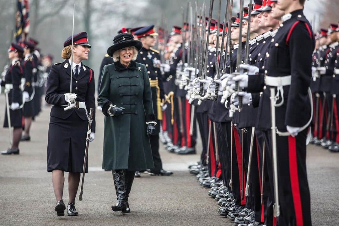 クラレンス邸さんのインスタグラム写真 - (クラレンス邸Instagram)「Today is #ArmedForcesDay, a day to recognise and celebrate the dedicated work of the men and women in the Armed Services community – from currently serving troops to Service families, veterans and cadets. 🎖️🙏 Thank you to you all. • Both The Prince of Wales and The Duchess of Cornwall have a strong relationship with the Armed Forces, which includes a number of military affiliations from both the UK Armed Services and Commonwealth Countries. • The Prince began his career in the Armed Services in March 1971, when he started a four-month attachment with the RAF at Cranwell, Lincolnshire and often visits his Regiments and Units in all three UK Armed Services. The Duchess of Cornwall has her own military appointments, regularly meeting servicemen and their families. 📸 PA」6月27日 17時41分 - clarencehouse