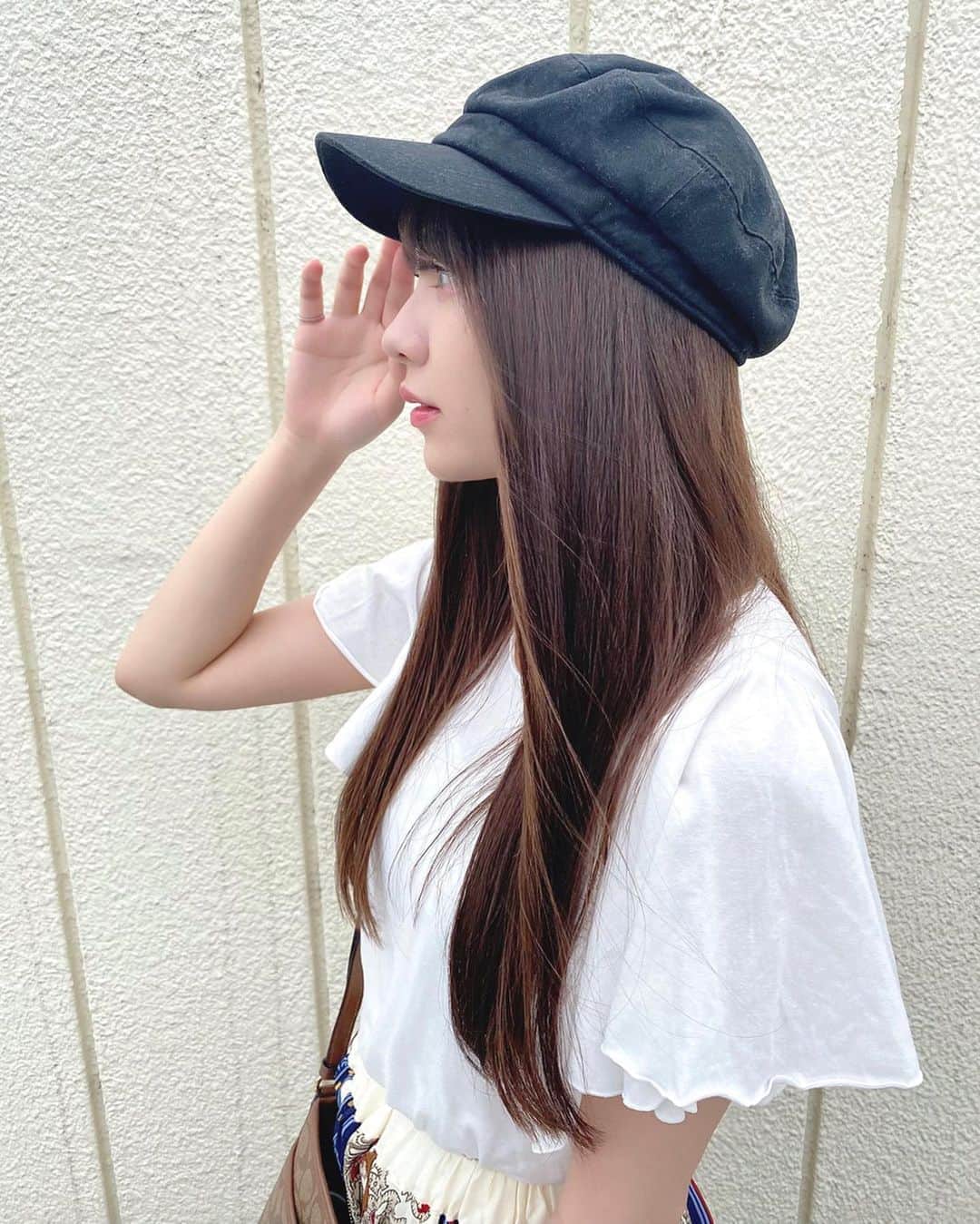 小玉梨々華のインスタグラム：「夏は白Tばかり着ちゃいますよね、わかります」