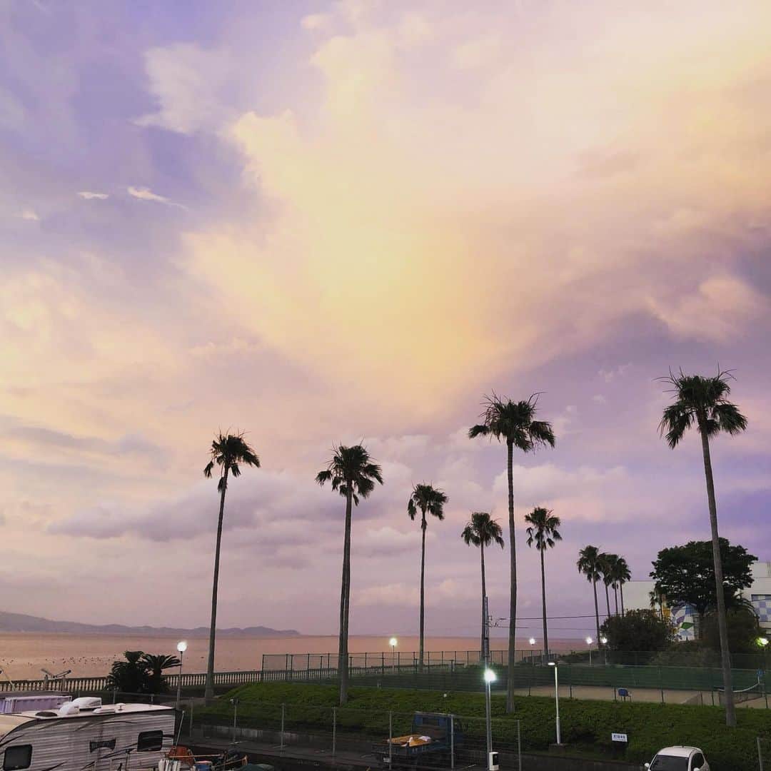 熱海市さんのインスタグラム写真 - (熱海市Instagram)「最近、日が長いですね✨ #この時間の空がきれい #サンセット #南熱海 #風が気持ちいい #わたしの熱海」6月27日 17時52分 - atami_official