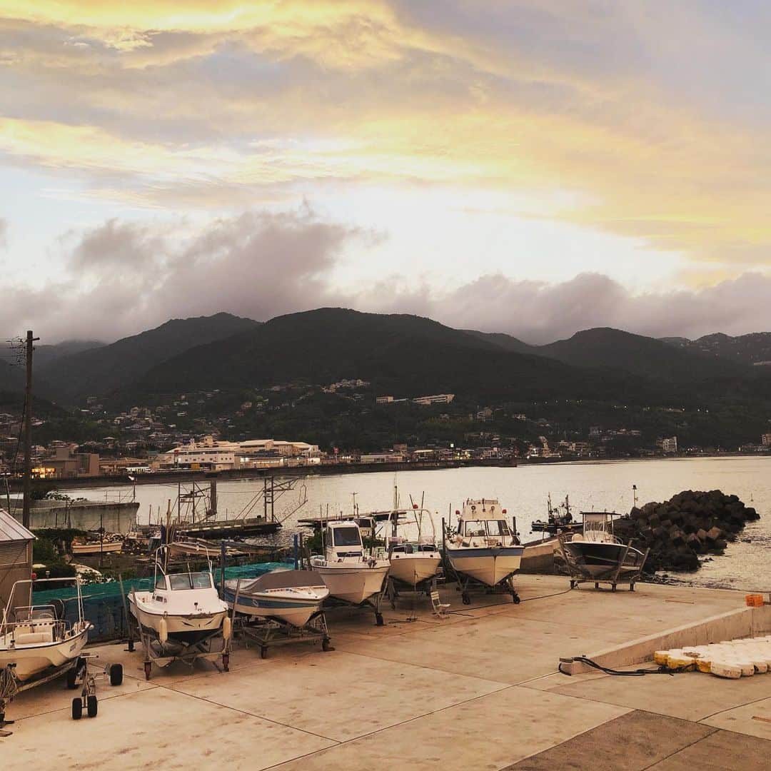 熱海市さんのインスタグラム写真 - (熱海市Instagram)「最近、日が長いですね✨ #この時間の空がきれい #サンセット #南熱海 #風が気持ちいい #わたしの熱海」6月27日 17時52分 - atami_official