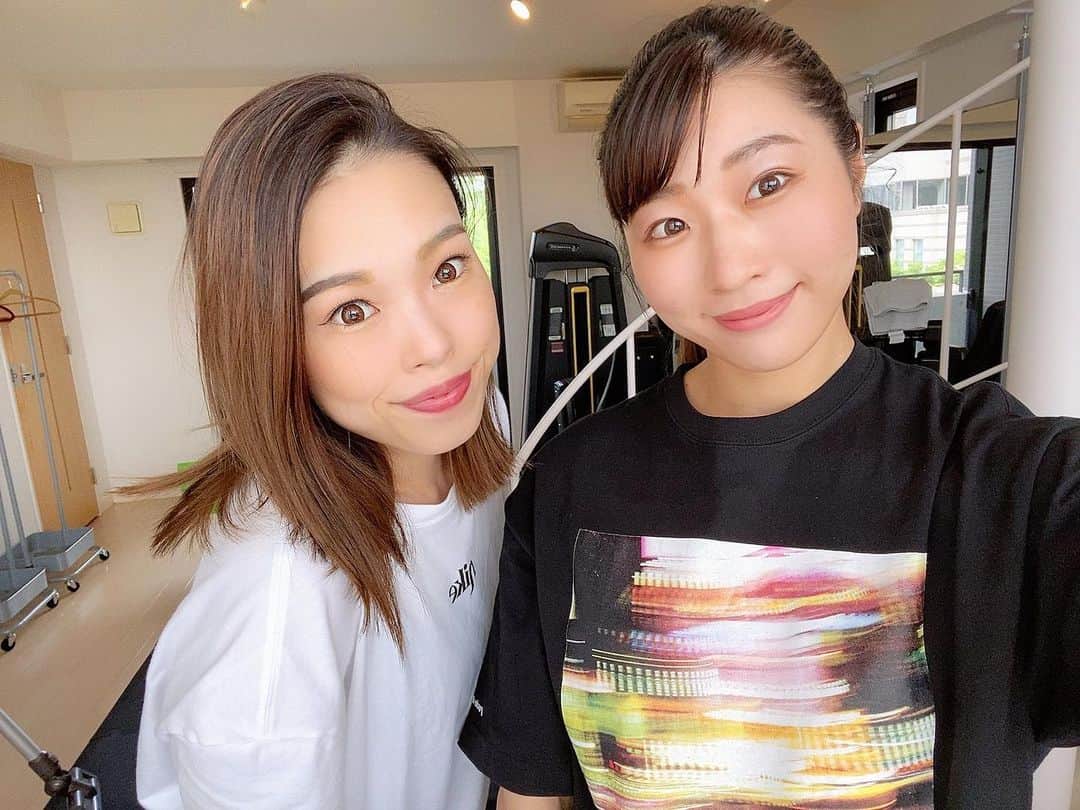 のインスタグラム：「6/27 今日は会社3周年です〜‼️ 3歳になりました👼 さ、さんねん。。 早いけど色々ありすぎて10年くらいに感じます。ゼロのゼロからスタートで、やっとそれなりにしっかりできるようになった気がします。 本当周りの方に助けられ感謝の日々です🙇‍♀️ . 成長を止めずに色々な事に挑戦しながら4年目も過ごしていこうと思います😌 . STYLESHOWNメンバー様、いつも私たちと関わっていただいている皆様有難うございます❤️❤️❤️ @styleshown_gym  #STYLESHOWN #赤坂パーソナルトレーニング #東京パーソナルトレーニング #パーソナルトレーナー #女性パーソナルトレーナー」