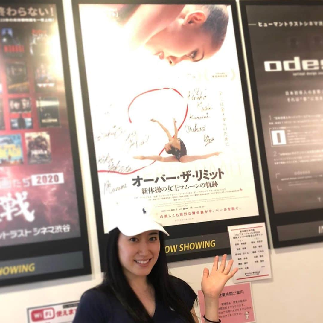 田中琴乃さんのインスタグラム写真 - (田中琴乃Instagram)「・ ・ オーバー•ザ•リミット 新体操の女王マムーンの軌跡🎬 ・ コロナの影響で上映日の変更がなされましたが、早速映画館へ観に行ってきました。 ・ 賛否両論ある内容だと思いますが、そこにはロシアの新体操のリアルが映されていました。 ・ 2010年の冬。 フェアリージャパン団体チームはロシアを拠点に練習させてもらう事になりました。 それまで、ロシアの選手は"天才集団"努力しなくても上手なのだと思っていました。 がしかし、ロシアのトップ選手は血の滲むような練習を毎日していたんです。 当たり前のようで、私には衝撃でした。そんな選手の横で練習をさせてもらっていた時間は見て学ぶこと、そして何より"刺激"が多かったように思います。 ・ この映画を通して、どんな時もあきらめない自分を信じる気持ちを持とうと改めて思うことができました。 ・ なかなか新体操の舞台裏は表に出ることがないので、新体操に詳しくない方にご覧頂くと華やかなだけではない新体操というものを知っていただけるかもしれません。 ・ 現役の選手には是非観て頂きたいです🎬（全国の映画館で展開されていないのが残念ですが😭） ・ ・ ※映画館内は感染防止のため一座席ごとにスペースが空けられており、マスク着用のもと映画を観ました。 ・ ・ #オーバーザリミット  #新体操の女王マムーンの軌跡  #オーバーザリミット新体操マムーンの軌跡  #フェアリージャパン  #rhythmicgymnastics  #新体操 #田中琴乃」6月27日 18時21分 - tanakakotono