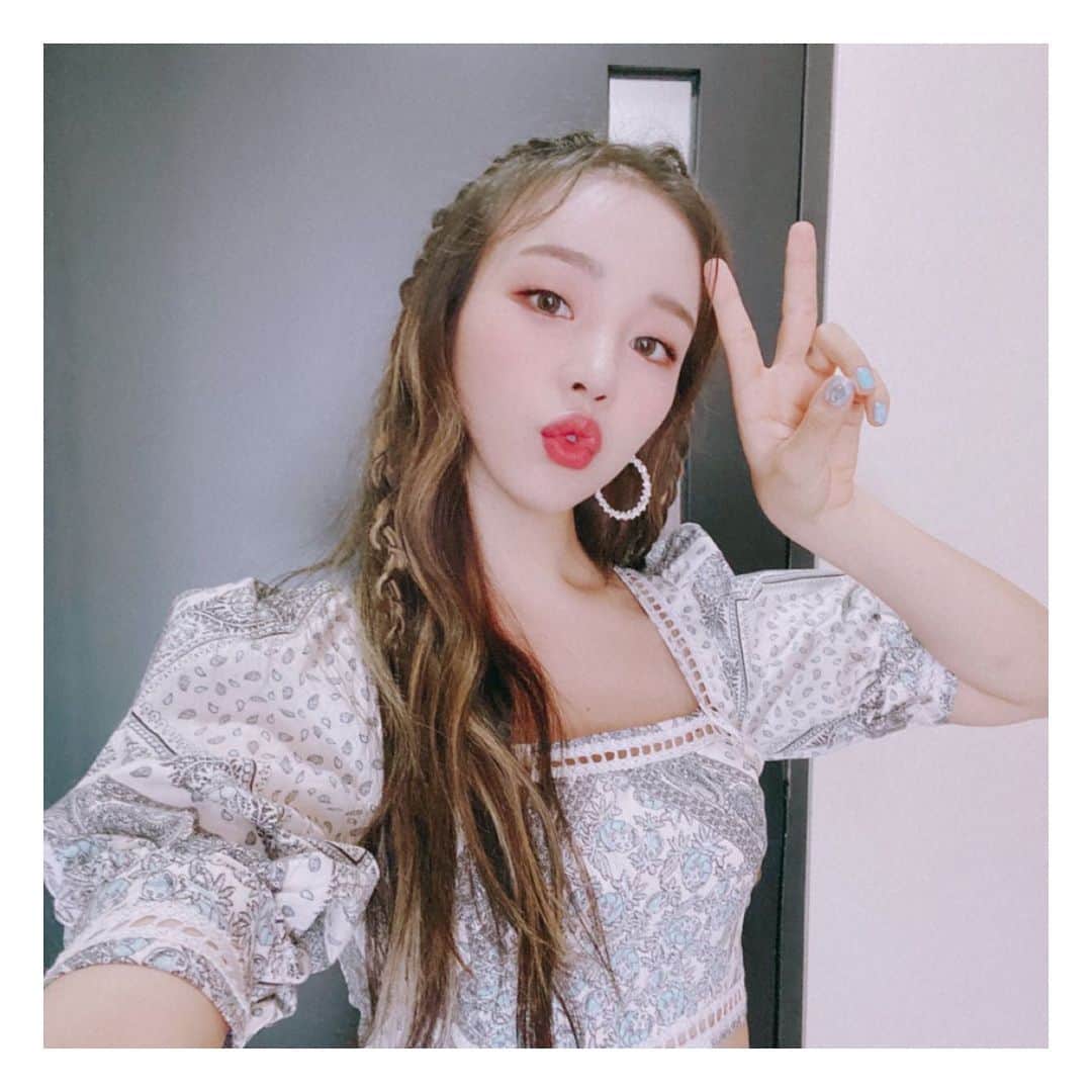 ペク・アヨンのインスタグラム：「🤍😘」