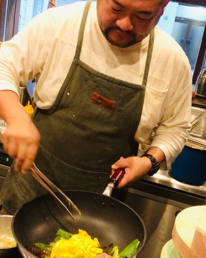 のインスタグラム：「. 今夜は、 . 『ラ・ムースーロー』 . ありますよ〜 . ラム肉🍖旨です♪ . . . 池袋寅箱 月～土　17時～23時(22時LO) 日祝　　15時～22時(21時LO) . 新宿寅箱 全日　　11時半～22時(21時LO) . ■テイクアウト 12時～20時 ※事前予約をお願い致します。 . ■テイクアウト内容 . 寅箱晩酌セット 鰻重 蒲焼き . のみとさせてください。 . ■デリバリー 専用アプリMENUをご利用ください。 go.onelink.me/MWIV/instagram . .  池袋 ☎️07013197406 .  新宿 ☎️0353577727 . ＊なお、テイクアウトはお渡しにお時間かかる場合がございますので、お電話でのご予約が必須です！  #寅箱  #鰻 #有機野菜 #刺身 #天然鰻  #鰻重 #ジビエ #グルメ #東京グルメ #ikebukuro #ikederi #デリ #takeout #池袋グルメ #蝦夷鹿 #うちグル #猪  #ジビエ料理 #鰻丼 #極上飯 #池袋日本酒 #インスタグルメ　#土鍋ごはん  #うちグル池袋 #池袋寅箱 #炭火焼 #東京日本酒 #ナチュールワイン  #wine  #食べ比べ」