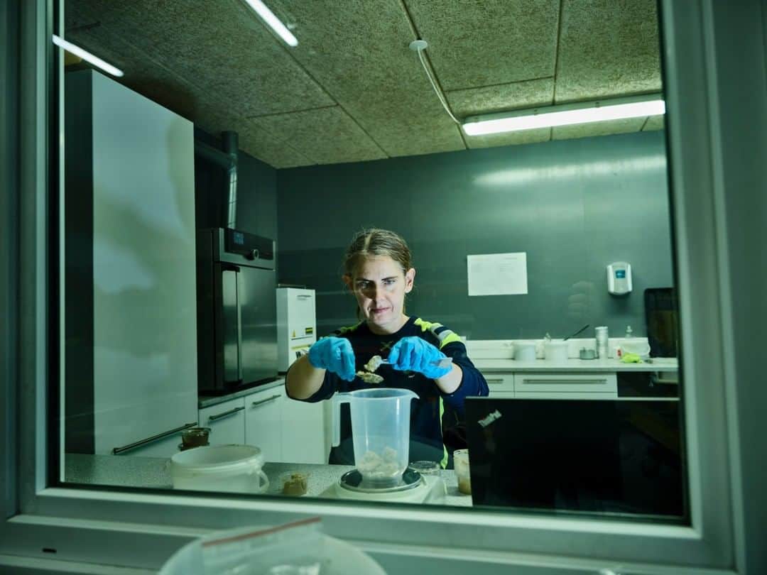 のインスタグラム：「Photo by @lucalocatelliphoto | A worker examines the composition of biomass slurry at Kalundborg Bioenergy in Denmark. If there’s a place where the "circular economy" is applied on an industrial scale, it's in Kalundborg. Before that term was even defined, nine companies joined together here in an industrial park with the intention of using waste as a resource and sharing byproducts and energy in a mutually beneficial way.  This slurry comes from the production of insulin—Kalundborg is home to the world’s largest factory of this precious hormone—which generates a huge amount of yeast byproduct. Instead of letting it go to waste, Kalundborg Bioenergy uses it to produce fertilizers for agriculture and ferments it to generate biogas.  This area was one of the subjects I had the chance to cover during my most recent assignment for the magazine, as part of the March cover story "The End of Trash." Please follow me @lucalocatelliphoto to find out more about our environment and the new technological solutions for a more sustainable world. #energy #waste #environment #denmark #lucalocatelliphoto  Check out Nat Geo's link in bio for more on this story.」