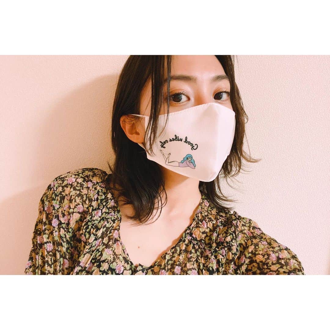 木﨑ゆりあさんのインスタグラム写真 - (木﨑ゆりあInstagram)「毎日マスクでメイクも崩れてテンション上がらないけど、可愛いマスクゲットしました😌  沢山種類があるけど全部シルク素材で素敵。  #maskweartokyo」6月27日 18時34分 - yuria_kizaki211