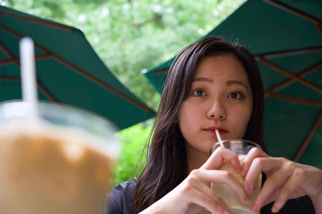 工藤綾乃のインスタグラム：「お酒じゃないよ。カフェラテだよ✌️」