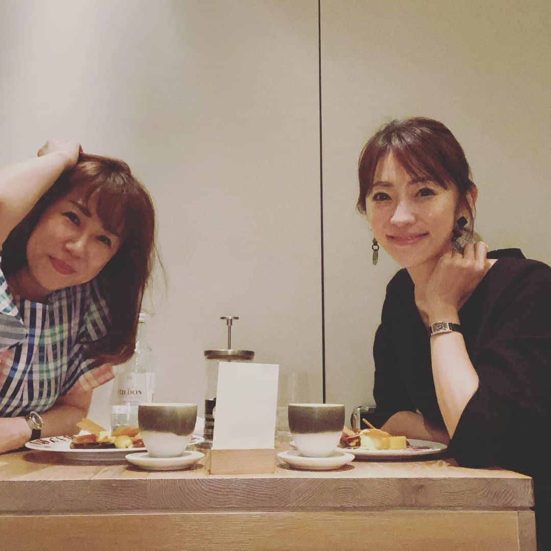 木本泉さんのインスタグラム写真 - (木本泉Instagram)「-﻿ 先日 @miyoko.myondon のお誕生日ご飯へ🎂﻿ ﻿ いつもパワフル美代子さん✨﻿ 毎日喋り倒しの私達🤣﻿ ﻿ ちなみに同じ干支🐏﻿ ﻿ 今年も毎日健康で楽しく笑って過ごせますように💓﻿ ﻿ お誕生日おめでとうございます🎉﻿ ﻿ #お誕生日#お誕生日おめでとう」6月27日 18時40分 - izumikimoto