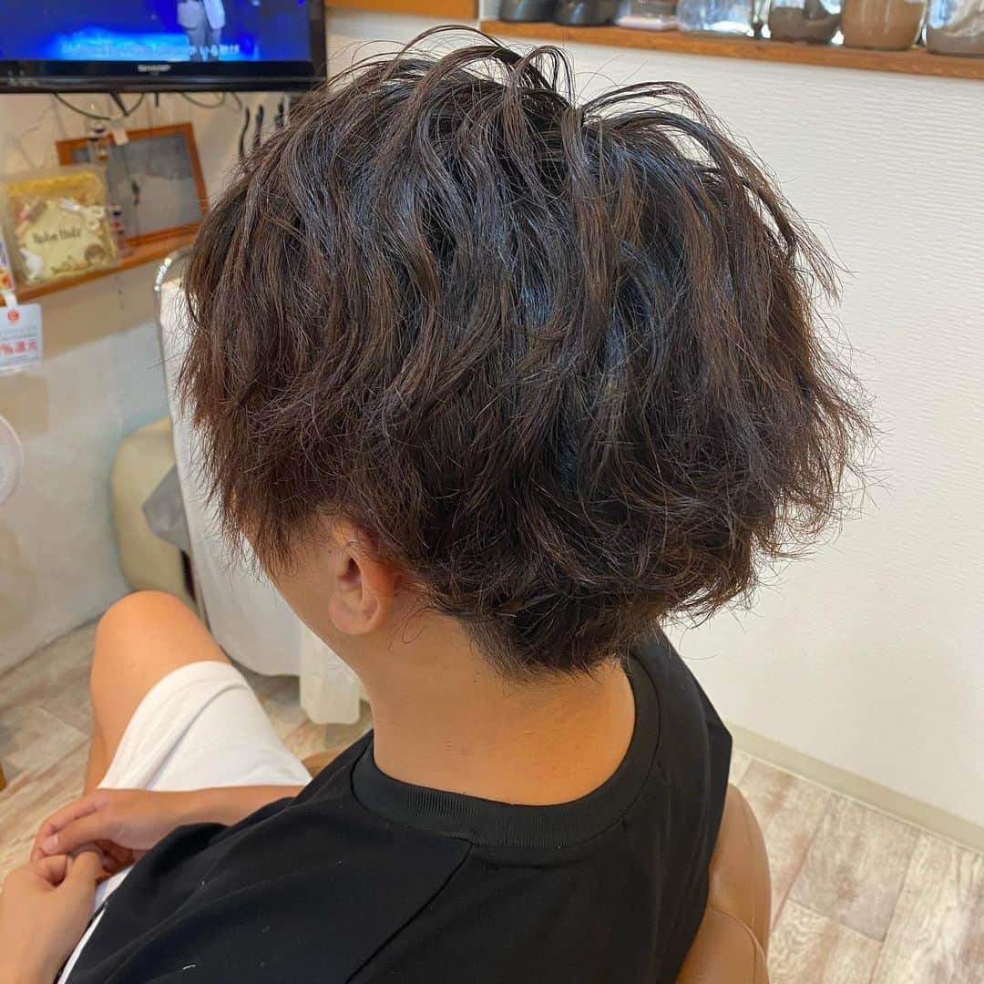 青山大紀さんのインスタグラム写真 - (青山大紀Instagram)「多少爽やかになったかな！ 前髪は15センチほど切りました。 #パーマ#スパイラルパーマ #メンズヘア #チャラい#でもそれが好き」6月27日 18時42分 - 27xaoz65