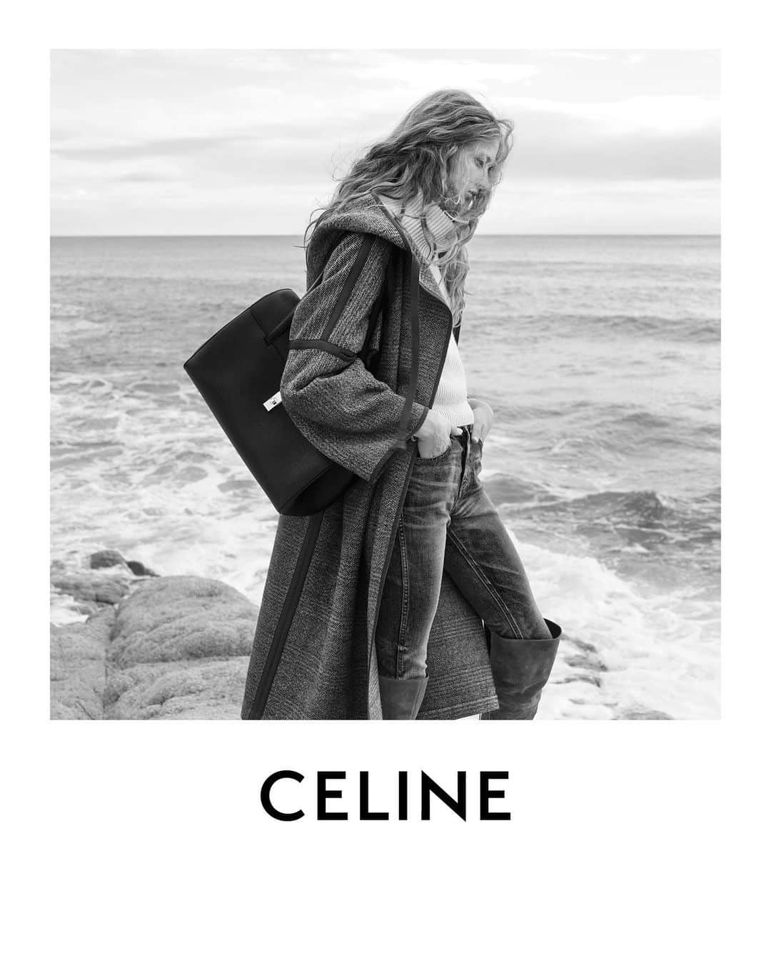 Celineさんのインスタグラム写真 - (CelineInstagram)「CELINE WINTER PART 1 THE NEW CELINE 16 SOFT BAG  AVAILABLE IN STORE AND AT CELINE.COM  ANNA FRANCESCA PHOTOGRAPHED BY @HEDISLIMANE IN SAINT-TROPEZ IN NOVEMBER 2019  #CELINE16 #CELINEBYHEDISLIMANE」6月27日 18時45分 - celine