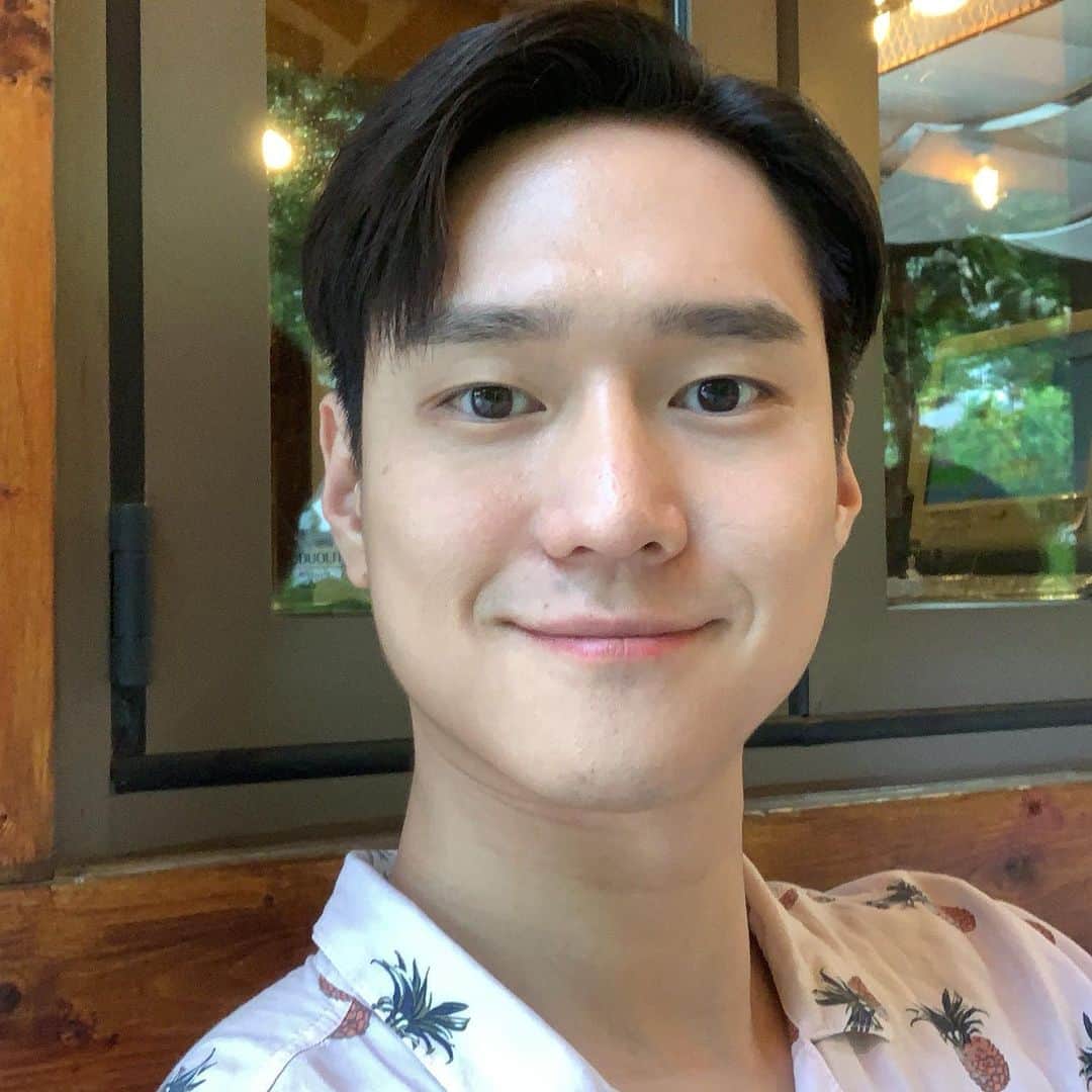 コ・ギョンピョのインスタグラム：「굳데이 보내세요👋🏻」