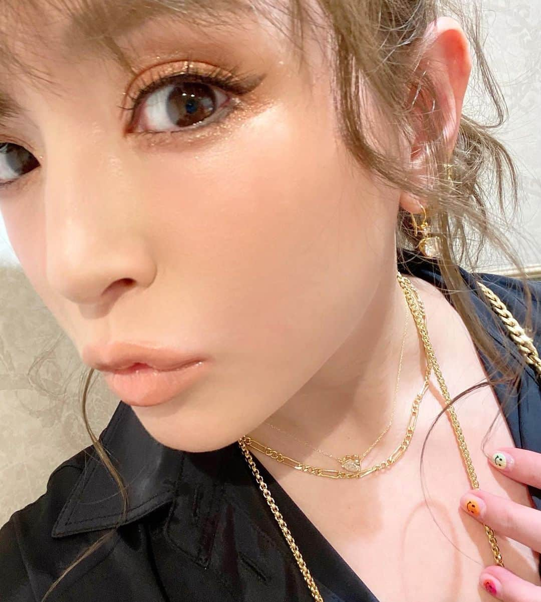 浜崎あゆみさんのインスタグラム写真 - (浜崎あゆみInstagram)「今日の生配信、楽しんで頂けましたでしょうか💖﻿ ﻿ イントロドン、カメラに映ってる事を忘れてめちゃくちゃ本気でやっちゃったよね...笑﻿ ﻿ 超楽しかったからいっか😛✋﻿ ﻿ KYLIE @kyliecosmetics 使ってセルフでピーチメイク🍑﻿ ヘアはぐっちゃん＆あじちゃんコンビ @roi_salon にまたまたミントグレーにしてもらったあと、ふわポニーにしてもらいましたん🍃﻿ ﻿ そして！ @zakinko_esnail の産後のファーストネイル！！！名付けてHappyネイル💅さすがの仕上がり💕💕 ﻿  ジンさん @zin_dancer_jp  きゃんこさん @kazuma_hamamoto  ひかこさん @hikaru__ito  刈り子さん @risato__  ティミ子 @timphilwell  おぺぺい @syunpei__araki ﻿  お疲れ様でしたー👏✨✨✨」6月27日 19時04分 - a.you