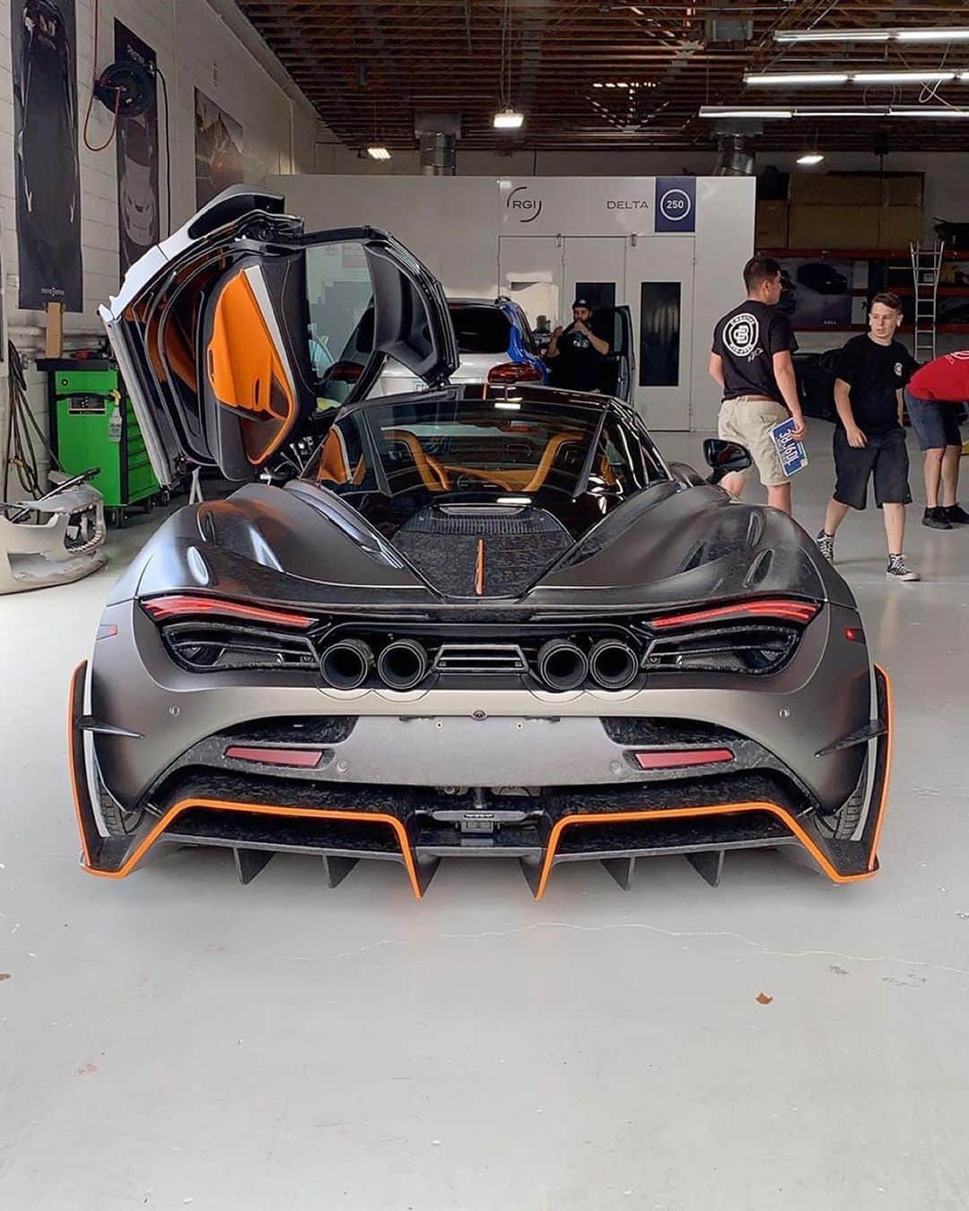 CARLiFESTYLEさんのインスタグラム写真 - (CARLiFESTYLEInstagram)「What are your thoughts on this Mansory 720s? Done by @creativebespoke #carlifestyle #mansory #720s」6月28日 5時55分 - carlifestyle