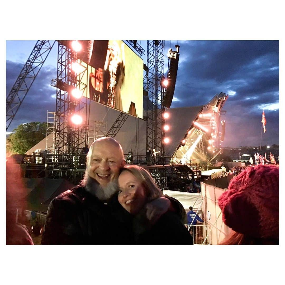 メアリー・マッカートニーさんのインスタグラム写真 - (メアリー・マッカートニーInstagram)「Happy 50th birthday @glastofest hands down my favourite festival x a complete brilliant one off x you know how much I love you x Dad was due to be headlining now x but in the meantime let’s celebrate the wonderful father and daughter that make it happen x @emily_eavis #michaeleavis @nickdewey」6月28日 5時57分 - marymccartney