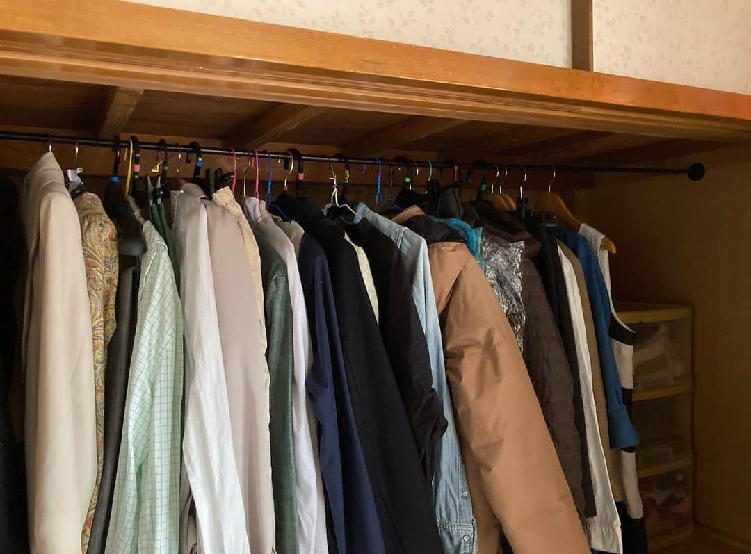 第一工業さんのインスタグラム写真 - (第一工業Instagram)「. 最近ハンガーラックが人気商品です。 #吊るす収納　は手持ちの服の種類や量が把握しやすいですね。 . 洗濯した服をかけるだけなので服の片付けが圧倒的に楽！と言うのも人気の理由でしょう☺️ . ご自宅のクローゼットにあった寸法で完全オーダー製作しております。  #ハンガーラック#アイアン家具 #富山インテリア」6月28日 4時33分 - daiichi_kougyou.toyama