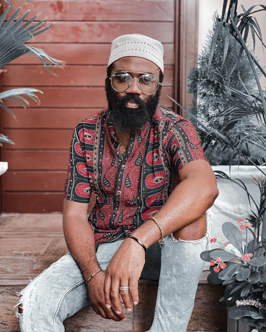 ノーブル・イグウェさんのインスタグラム写真 - (ノーブル・イグウェInstagram)「Face Full of Beard  Lips, pink and almost covered by beard. A king  #style #stylevitae #mensfashion #lifestyle」6月28日 4時43分 - noble_igwe