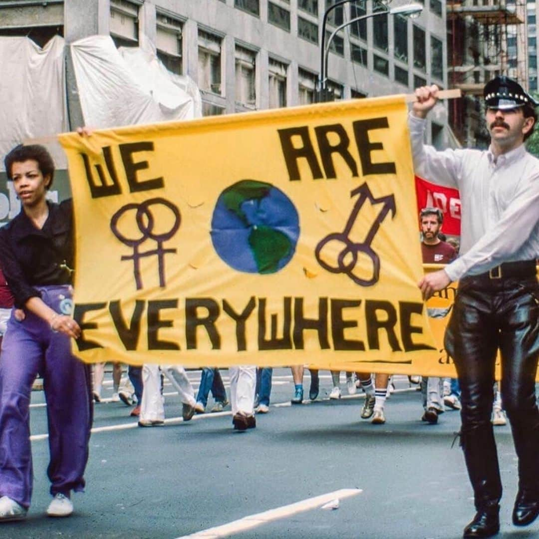 クロエ・グレース・モレッツさんのインスタグラム写真 - (クロエ・グレース・モレッツInstagram)「“I protested shoulder to shoulder with my lesbian, gay, bisexual, and transgender [ siblings ] for the right to be validated and treated like a person.  I wasn’t a second-class citizen then and won’t be treated like one now!” - an incredible quote by Stonewall vet and trans activist #YvonneRitter in 1994  Happy global pride everyone ! 🏳️‍🌈 🌈 🏳️‍🌈today is such an important day, wave the flag high and proud !! 🏳️‍🌈 🌈 🏳️‍🌈 let’s keep making progress And using this time to capitalize on the momentum we have going ! Get out and #Vote ! #blacktranslivesmatter #globalprideday #allblacklivesmatter  Credit to these photos @discovegay — I turned the comments off on this post because #LOVEWINS and this post is to spread POSITIVITY and not give a platform for people to spread hate in the comments #OnlyLove」6月28日 5時11分 - chloegmoretz