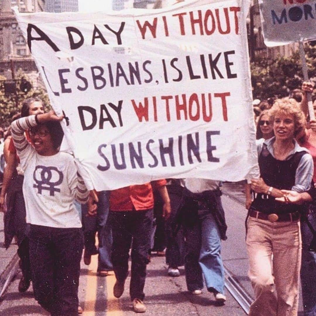 クロエ・グレース・モレッツさんのインスタグラム写真 - (クロエ・グレース・モレッツInstagram)「“I protested shoulder to shoulder with my lesbian, gay, bisexual, and transgender [ siblings ] for the right to be validated and treated like a person.  I wasn’t a second-class citizen then and won’t be treated like one now!” - an incredible quote by Stonewall vet and trans activist #YvonneRitter in 1994  Happy global pride everyone ! 🏳️‍🌈 🌈 🏳️‍🌈today is such an important day, wave the flag high and proud !! 🏳️‍🌈 🌈 🏳️‍🌈 let’s keep making progress And using this time to capitalize on the momentum we have going ! Get out and #Vote ! #blacktranslivesmatter #globalprideday #allblacklivesmatter  Credit to these photos @discovegay — I turned the comments off on this post because #LOVEWINS and this post is to spread POSITIVITY and not give a platform for people to spread hate in the comments #OnlyLove」6月28日 5時11分 - chloegmoretz