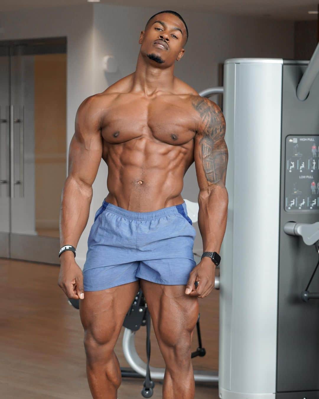 Simeon Pandaさんのインスタグラム写真 - (Simeon PandaInstagram)「Invest physically, mentally & financially, perpetual growth is the game plan. ⁣ ⁣ 👉 Download my training programs at SIMEONPANDA.COM  👉 Get the @justliftofficial Knee Wraps I use at SIMEONPANDA.COM⁣ ⁣ 👉 Be sure to SUBSCRIBE to my YouTube channel: YouTube.com/simeonpanda 👈⁣⁣⁣⁣⁣⁣⁣ Many more workouts all FREE at Youtube.com/simeonpanda ⁣⁣⁣⁣⁣⁣⁣ ⁣⁣⁣⁣ 💊 Follow @innosupps ⚡️ for all the supplements I use 👌⁣⁣⁣⁣ ⁣ #simeonpanda」6月28日 5時27分 - simeonpanda