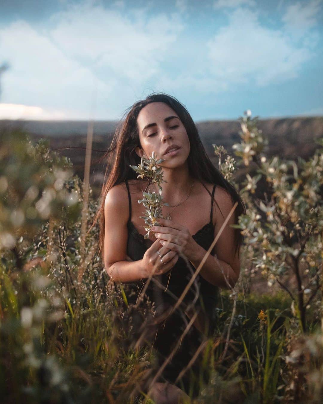 Katy Esquivelのインスタグラム：「Pensamos mucho y sentimos poquito 🌿」