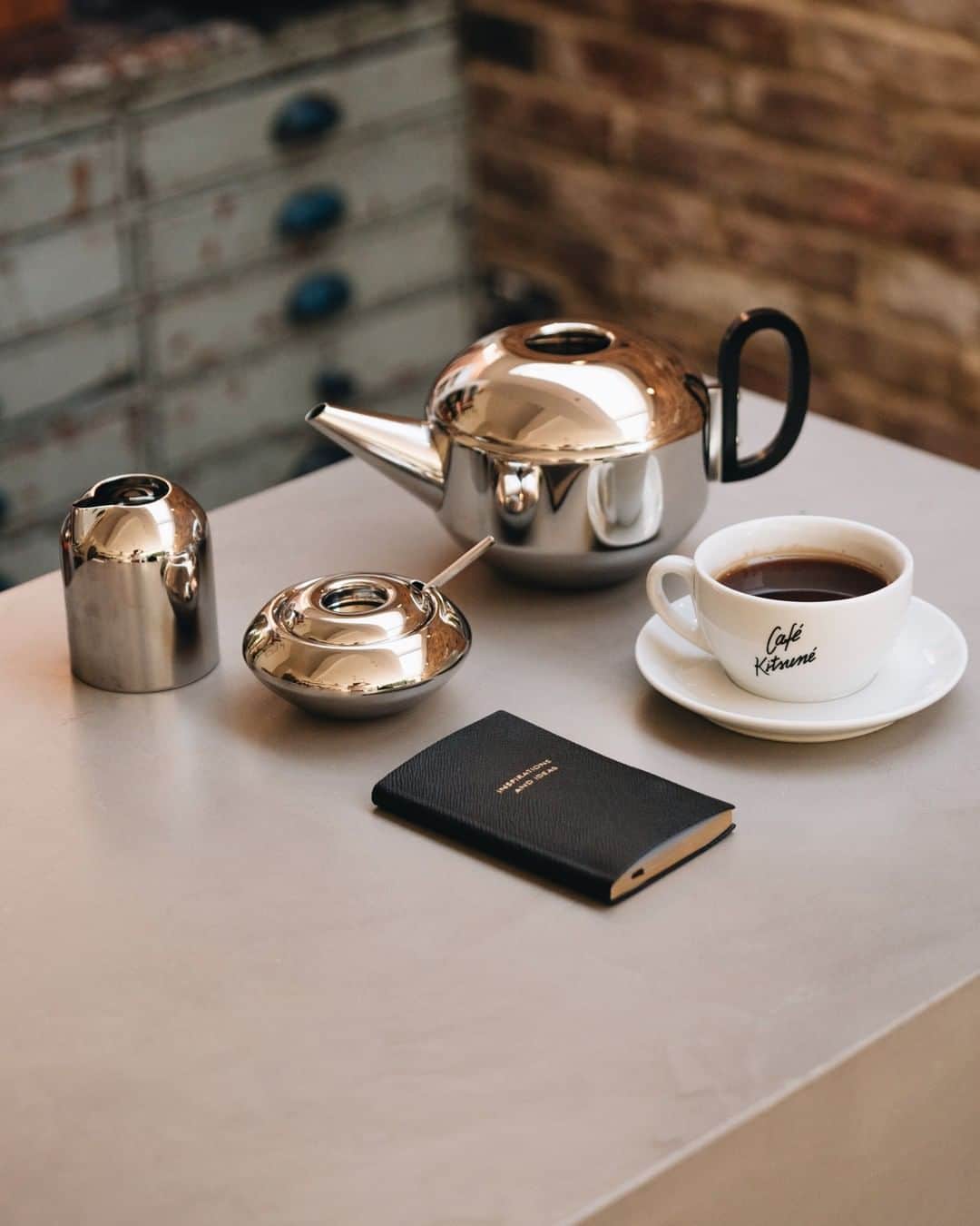 MR PORTERのインスタグラム：「If your head’s a little sore from the Friday night BBQ, then a strong cup of tea or coffee is just what the doctor ordered. We take ours black, no sugar. You? #MRPORTERathome」