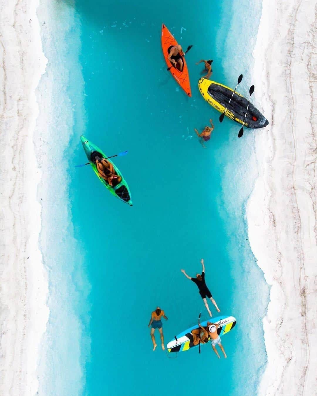 Discover Earthさんのインスタグラム写真 - (Discover EarthInstagram)「🇺🇸 #discoverusa with @mattcnewey : "Who knew this aqueduct near the Bonneville Salt Flats would be so fun to kayak. The water is so salty that it allows you to float effortlessly. The aqueduct’s purpose is to transport saltwater to nearby evaporation ponds where potash is extracted and used as fertilizer. Some believe the Salt Flats are shrinking due to this mining operation."」6月27日 21時00分 - discoverearth