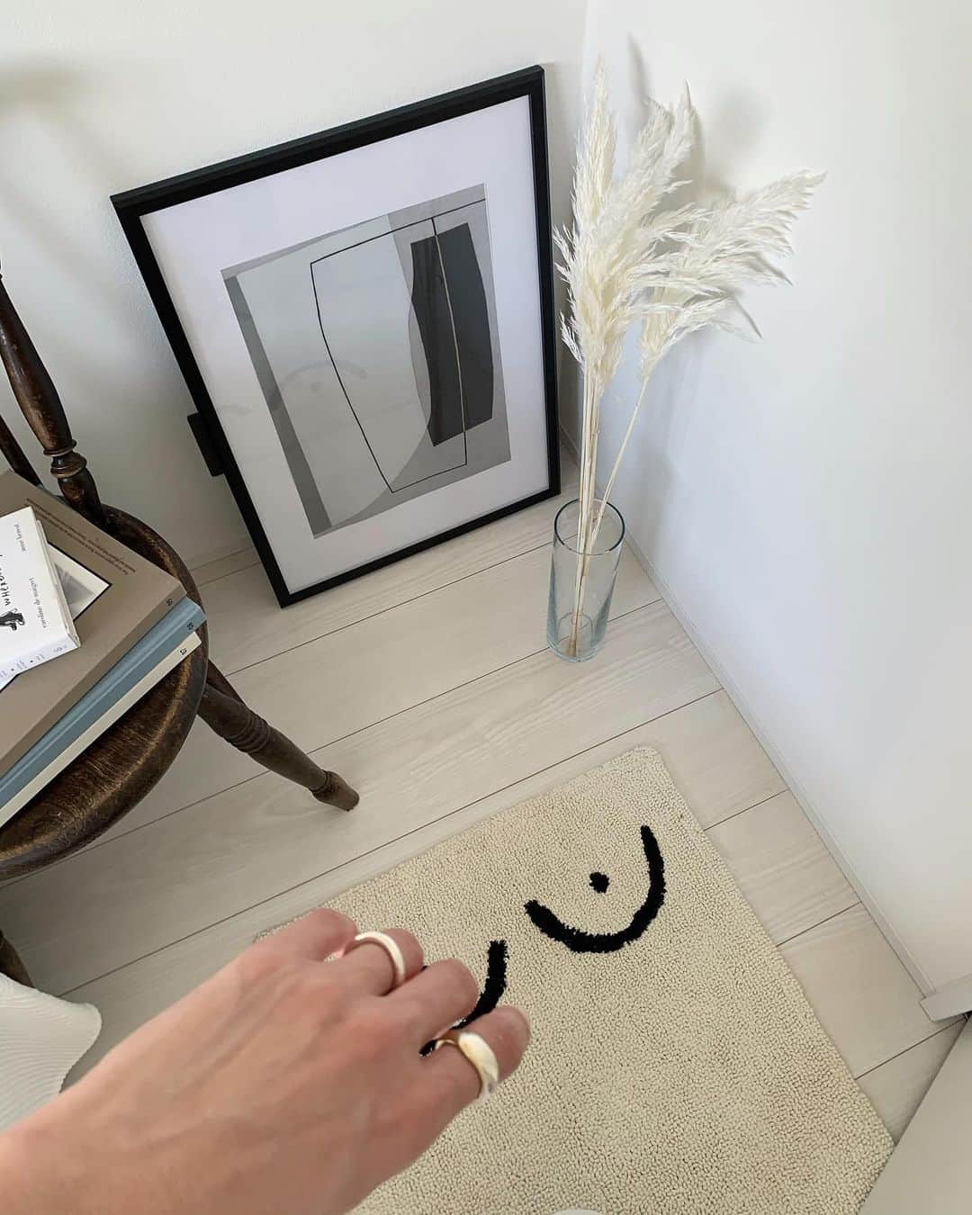 Mie Kawanoのインスタグラム：「今日は朝から準備してたら 汗ばんで来るくらい暑かった𓂃𓂂 昨日は3男が寝てくれず またまた寝不足…  でもインターネット占いMIROR ( @miror_jp )で 今後の運勢など占ってもらったら 7月からは色々良くなるみたいだから なんだかすごく前向きになれた☺︎ 占いとか久しぶりだったけど 詳しく書いてて読んでて楽しかった♪ #PR #miror #インターネット占い館miror」