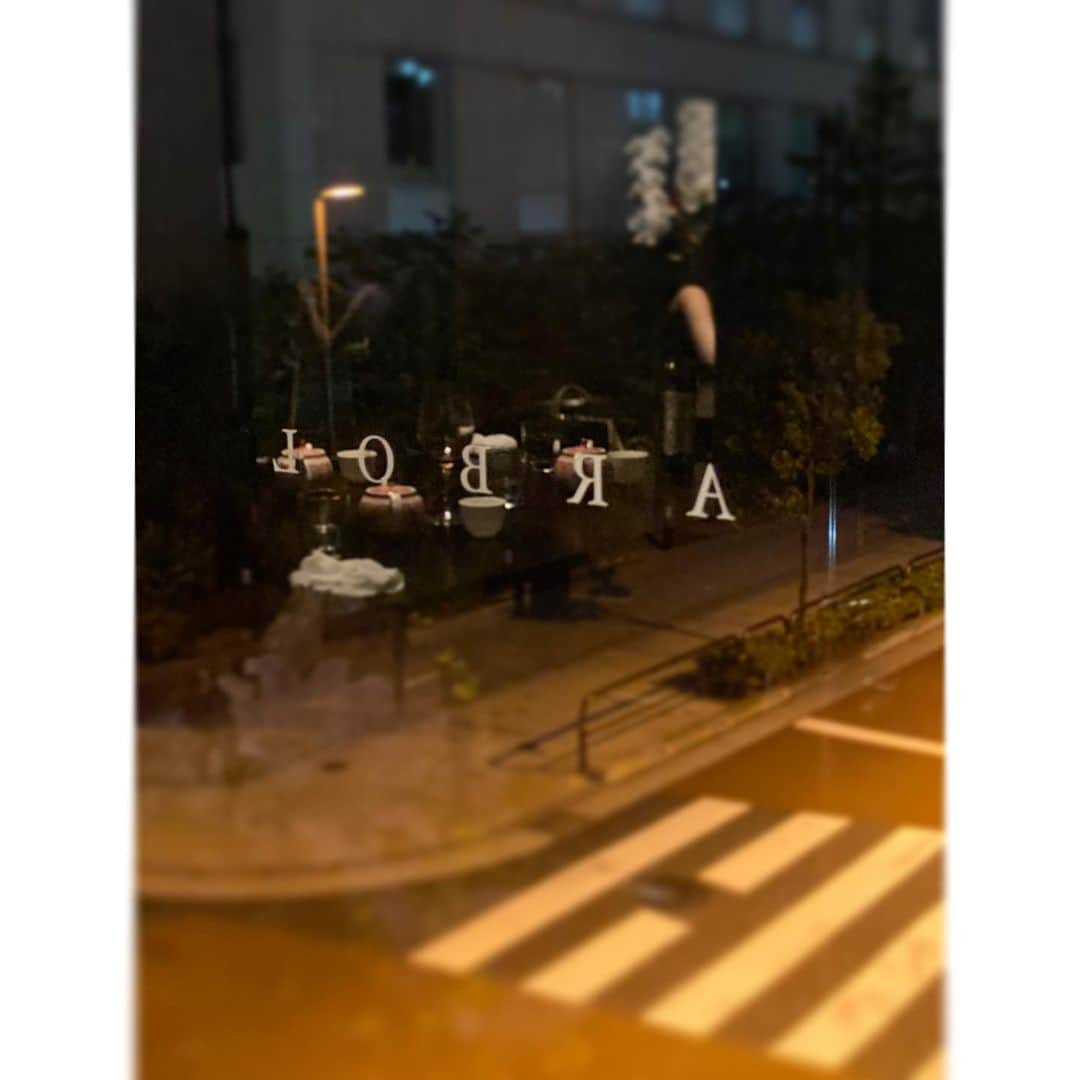 新井麻希さんのインスタグラム写真 - (新井麻希Instagram)「* オープンしたばかりの 「淡路町ARBOL」 * 中華好き過ぎて週7で中華でもいいくらいなのですが、初めて食べる味ばかりで、お洒落かつcozyで、何を食べても美味でした🤤😋」6月27日 21時10分 - makiarai58