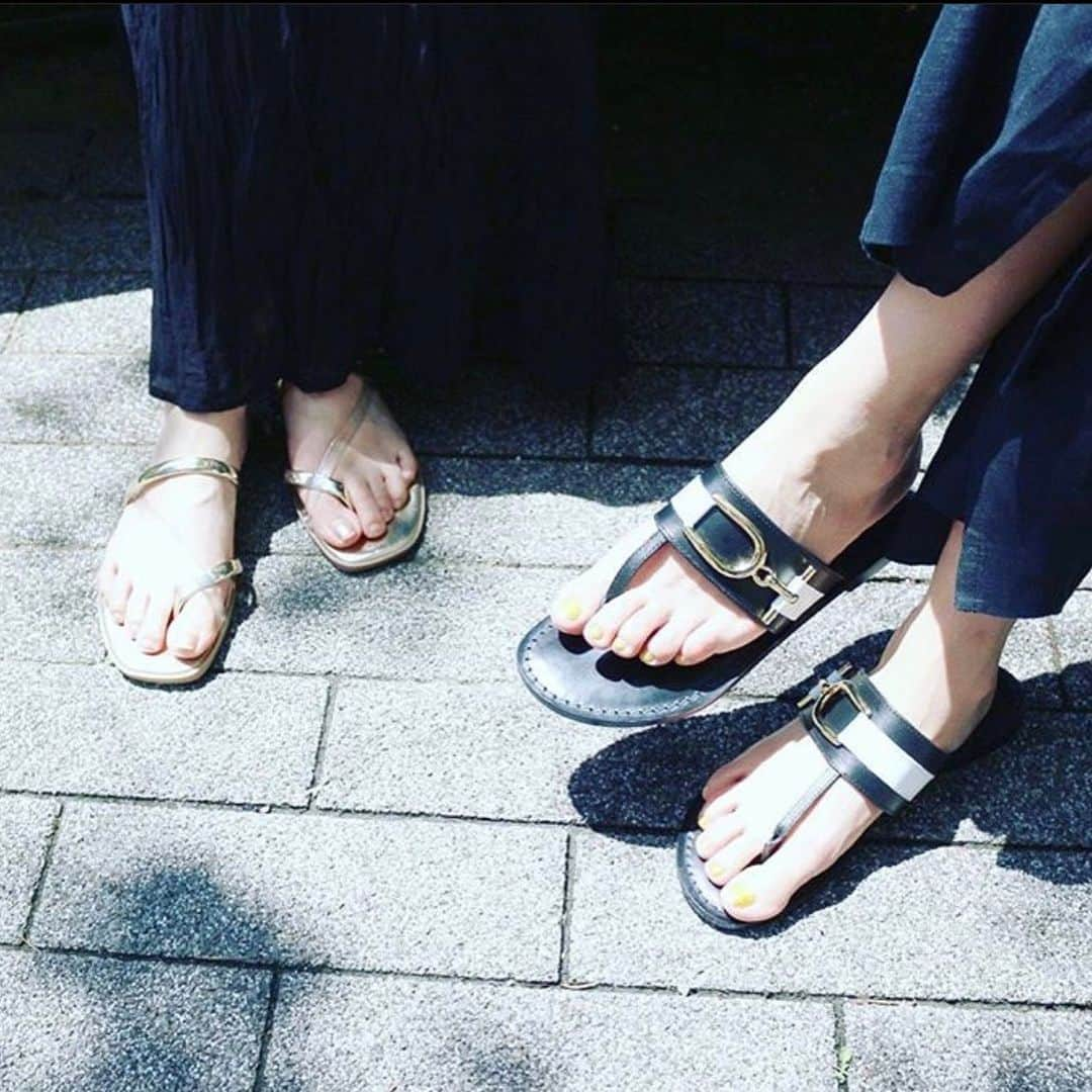 トライセクトさんのインスタグラム写真 - (トライセクトInstagram)「【 journalstandard relume】  夏にあえて選びたいSUMMER BLACK﻿ ﻿ たまには夏のカラーものからガラッと気分を変えてブラックスタイリングしてみませんか？﻿ ﻿ ブラックアイテムは着痩せはもちろん、高見え効果も◎大人シックな雰囲気を演出してくれます！﻿ ﻿ ﻿ ✔︎ コットンボイルクリンクルVネックフレアワンピース﻿ No. 20040462807110﻿ ※着用の黒、グリーンが新色となります﻿ ﻿ ✔︎ リネンスリットイージーパンツ﻿ No. 20030462528110﻿ ﻿ ✔︎ ウルティマハイツイストテンジクタンクトップ﻿ No. 20070462115020﻿ ﻿ ◀︎後ろの投稿でもご紹介してますので、是非ご覧ください。 ﻿  #レリューム ﻿ #ベイクルーズ﻿ #ブラックコーデ」6月27日 21時12分 - baycrews