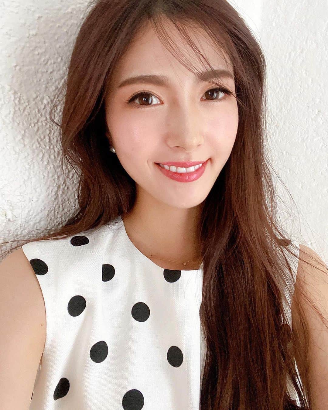 湯浅喬子のインスタグラム：「素肌を綺麗にみせてくれる コスメが大好き💕  だから、スキンケアも大事なので 色々使い分けてます！  朝は @femmue_japan を 使うことが最近多いです✨  femmueは見た目も可愛くて 香りもいいので、リラックス効果🙆‍♀️ 美肌の　@izuki_tomomi  のおすすめでもある😚💕 . #femmue#cosme#スキンケア#beuty」