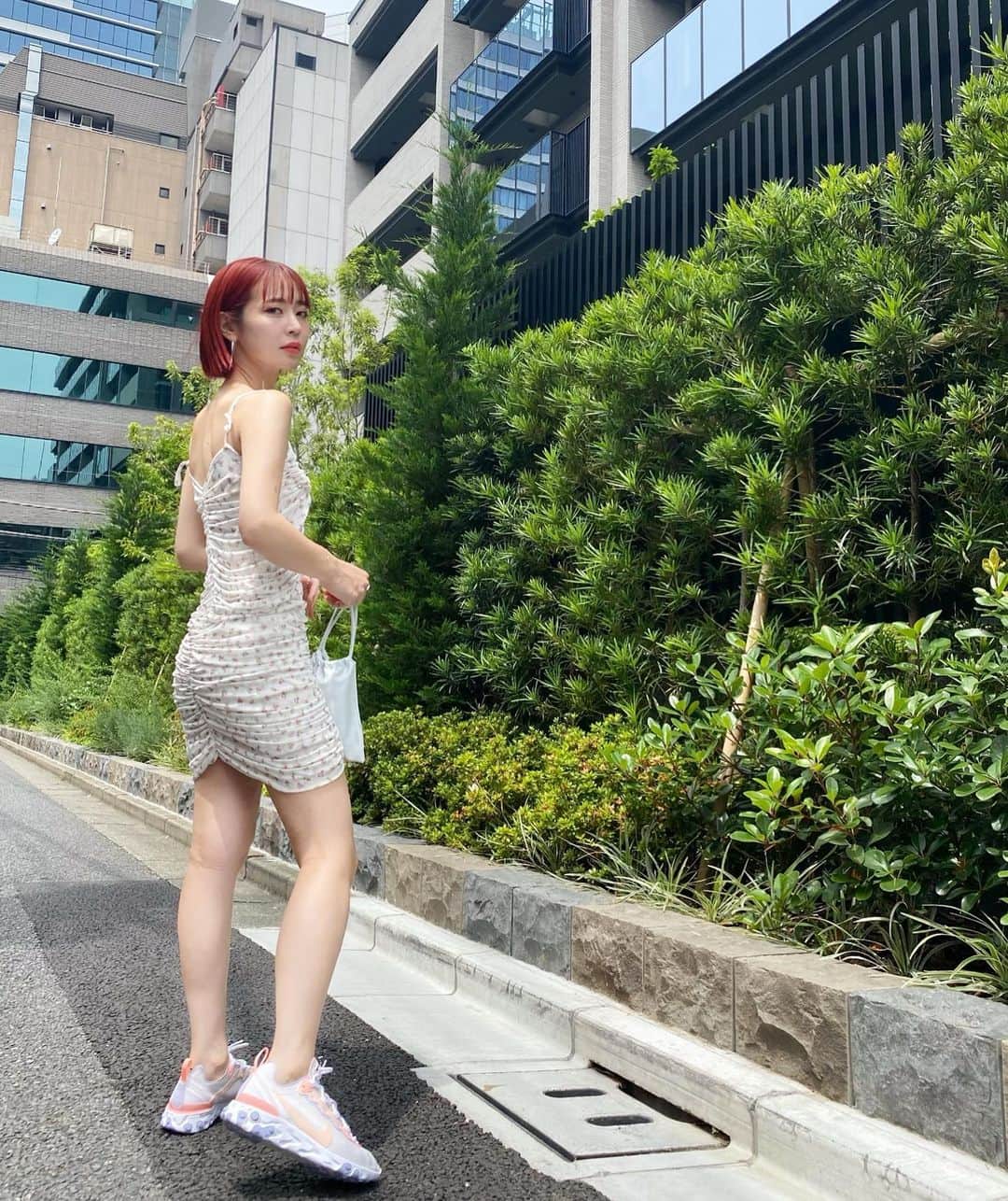 のインスタグラム：「今日も焼けてしまった🥵最近スニーカー👟」