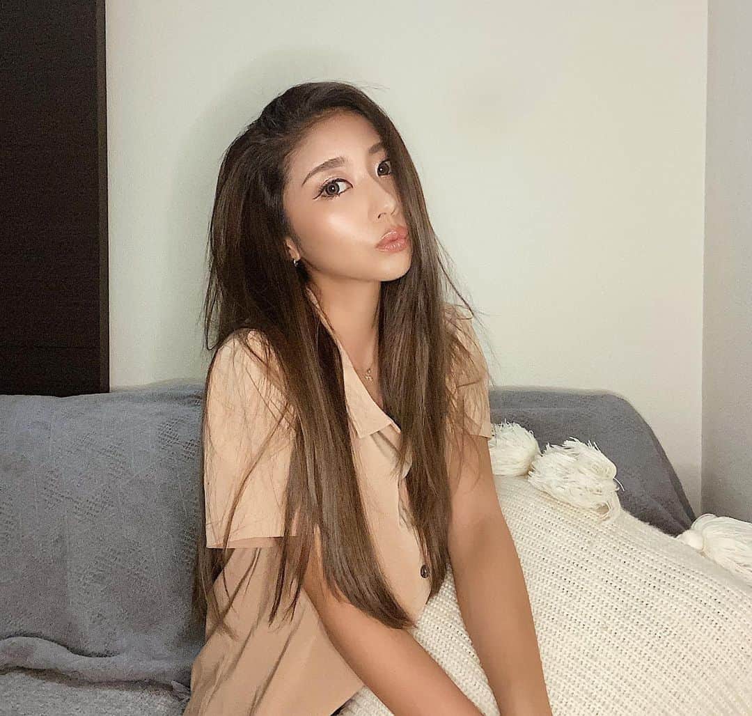 佐藤あずみのインスタグラム：「3ヶ月ぶりに美容室にいってきっまっしたーーーん🌟 . @freera_takayasu  毎度毎度３９７ーーー🤩 . 今回もめちゃめちゃどタイプカラーに染め上げてくれました💗 . フィルター無しはYouTubeにて✌️ . . . #ロングヘアー #freera #hair #new #haircut #haircolor #newhair #YouTube #YouTube始めました #チャンネル登録 #チャンネル登録お願いします #酔っ払いYouTuber」