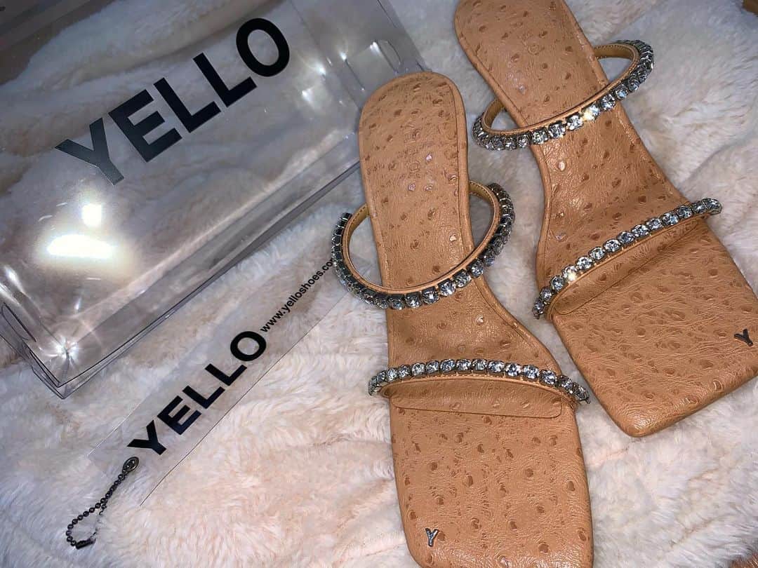 YamanoShiori のインスタグラム：「#yelloshoes 💎 キラッキラでちょー可愛いどストライクすぎる🥺✨✨」