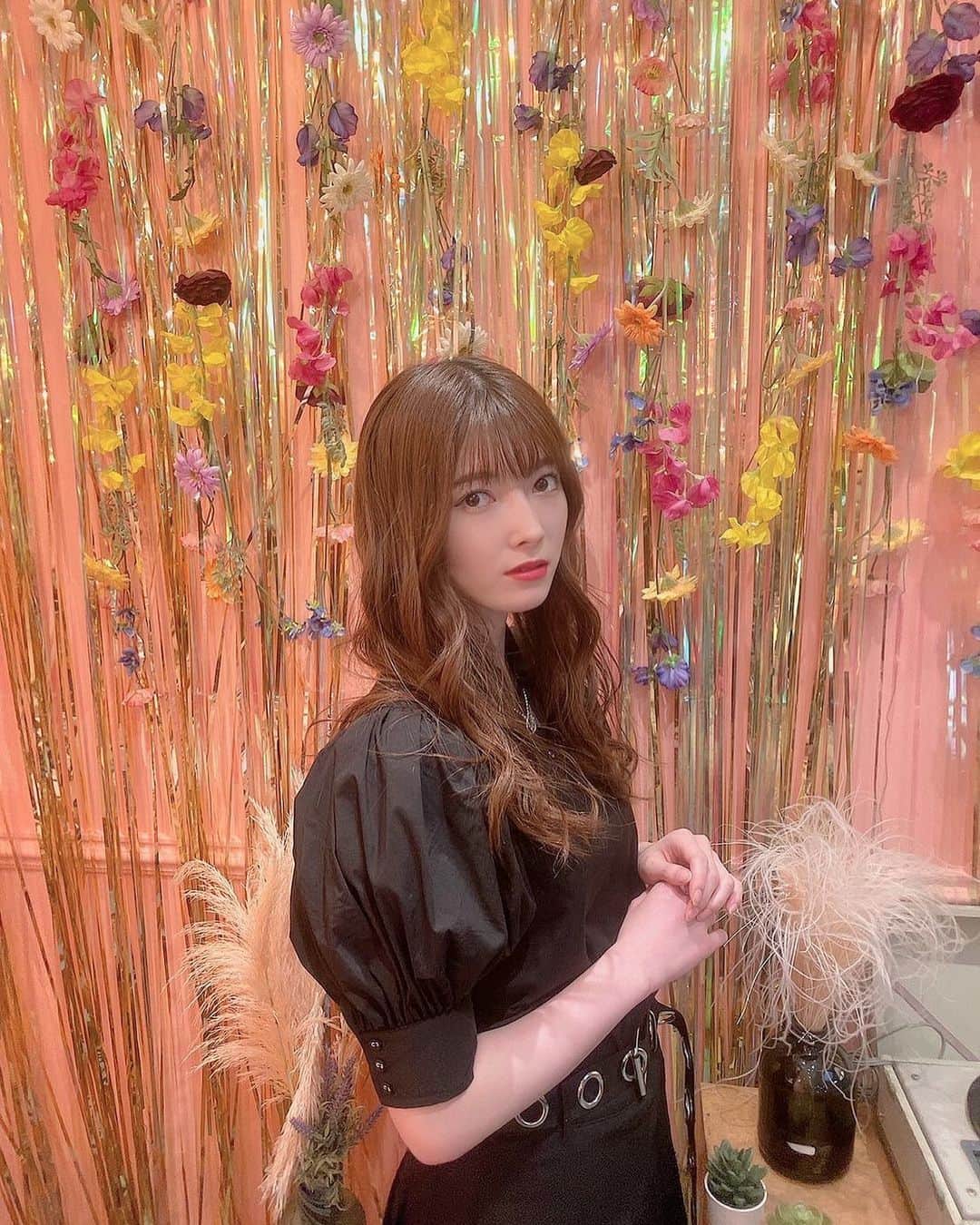 日下部美愛のインスタグラム：「玲奈が撮ってくれた🤍🤍 . . . #fashion #makeuptutorial #makeupartist  #instagood #photo #Japan #me #selfie  #instafashion #body #bodymake  #맞팔 #사진 #데일리 #데일리룩 #인스타사진 #인스타그램 #일본인」