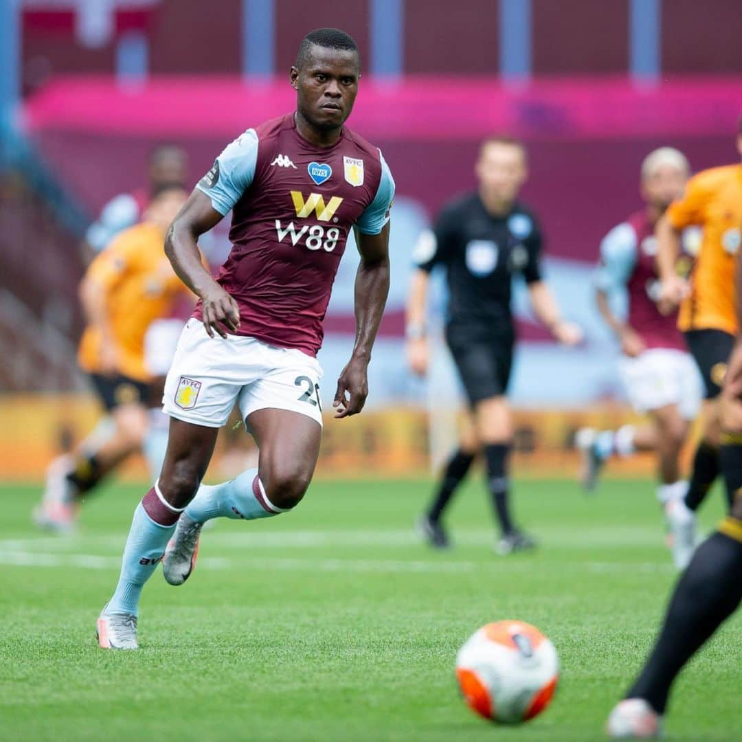 アストン・ヴィラFCさんのインスタグラム写真 - (アストン・ヴィラFCInstagram)「HT: Aston Villa 0-0 Wolves. Tense and tight at Villa Park so far 😬 #AVLWOL #AVFC」6月27日 21時26分 - avfcofficial