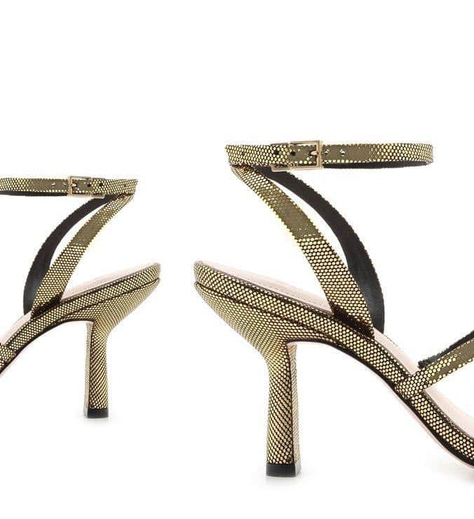 Schutzのインスタグラム：「WE MUST HAVE: SANDÁLIA MID NEW MINIMAL ❤️ #schutzwildlove」