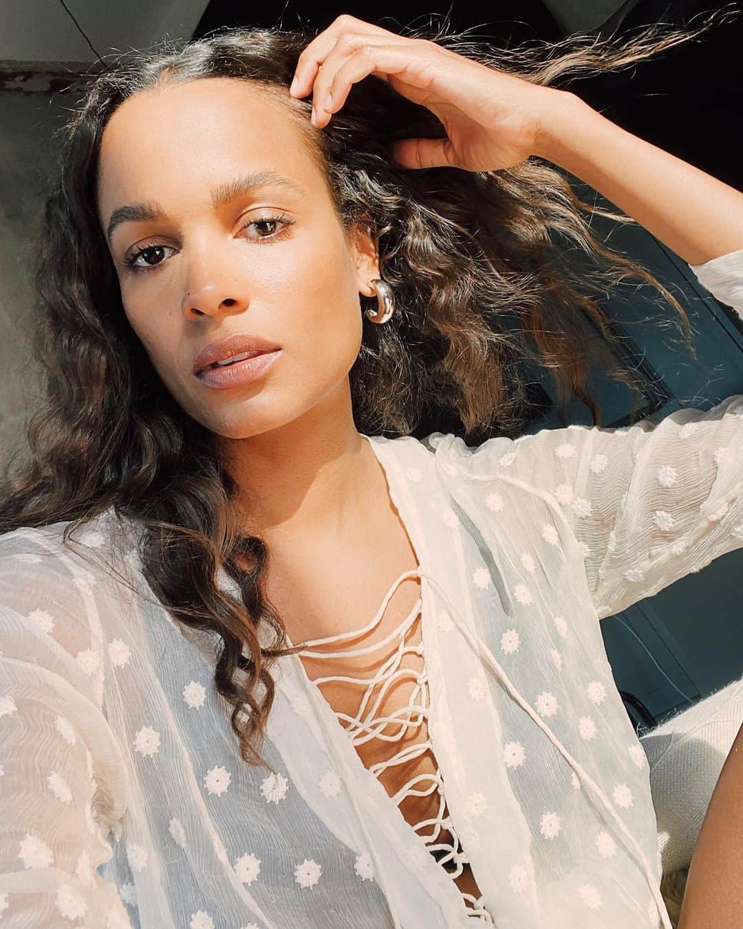 ダニジョーのインスタグラム：「That morning light ✨ @francesaaternir in the NEW Winona hoops」