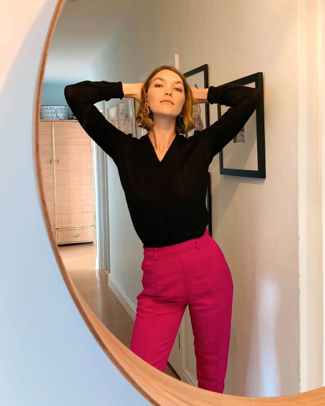 アリゾナ・ミューズのインスタグラム：「Spreading #AWearNess 📸 Outfit score: 2/2  Outfit details:  Trousers: @ysl - Vintage ✅  Top: @ysl - owned for 10+ years and worn it very many times ✅  I’m posting photos of my day to day outfits where I rank (honestly) how many pieces are actually sustainable.  A-WEAR-NESS.  JOIN ME 📸 1. Post a photo of your outfit (make sure you place your hands on your head like I have) + tag me @arizona_muse so I know you’re joining in the game and I’ll repost on my stories 2. Score how many pieces are sustainable  3. Use the hashtag #AWearNess  Criteria for ranking: ✅ Organic materials ✅ Recycled synthetic ✅ Vintage/ second hand ✅ Organic wool ✅ Hemp ✅ Regenerated cashmere ✅ Recycled/regenerated anything ✅ Vegetable tanned leather ✅ Recycled metal ✅ Vintage metal ✅ Rental ✅ Owned for more than 10 years + have worn a significant amount of times (you do the math!) ✅ Sustainably mined metal + stones (but vintage + recycled metal is still a better option) ❌ Virgin Synthetic materials ⭐️ Bonus Point: Ethically made  Please comment if you want me to add any other categories or clarify anything 💬  Your turn! 📷  #sustainablefashion #climatechange」