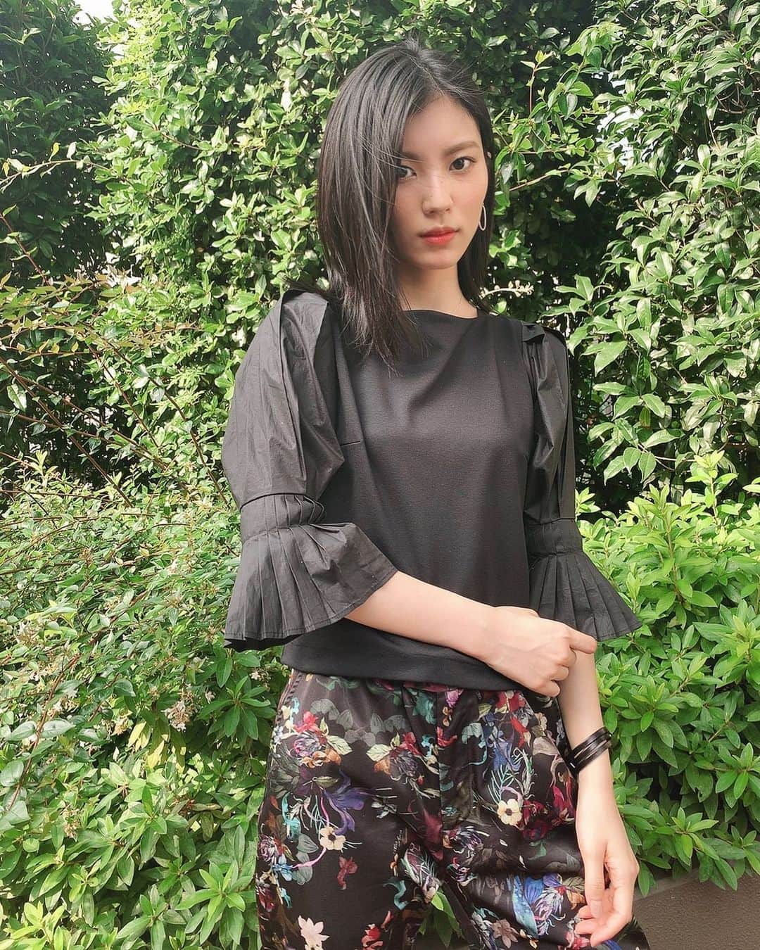 小林玲のインスタグラム：「.﻿ ﻿ ﻿ ﻿ 私服up〜☺︎♪﻿ お気に入りのお洋服たち﻿ ﻿ ﻿ #tops #bottoms #un3d ﻿ #coordinate #fashion﻿ #japanesegirl  #girl﻿ #instagood  #black﻿ #mediumhair #hair #私服」