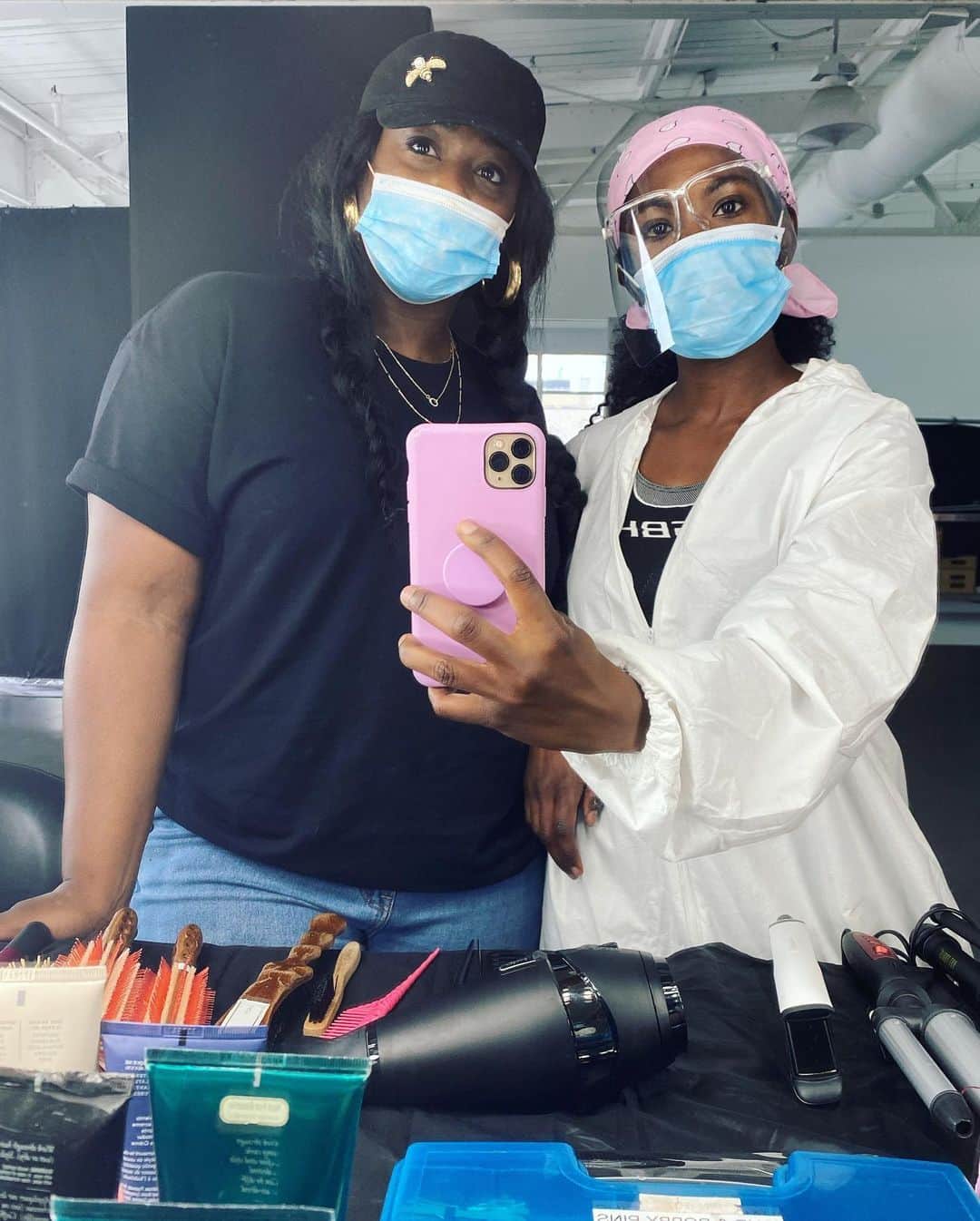 Lacy Redwayさんのインスタグラム写真 - (Lacy RedwayInstagram)「Back to work 🥴.... but the way @naomi  taught me 🦠 🙅🏾‍♀️ #PPE」6月27日 22時10分 - lacyredway