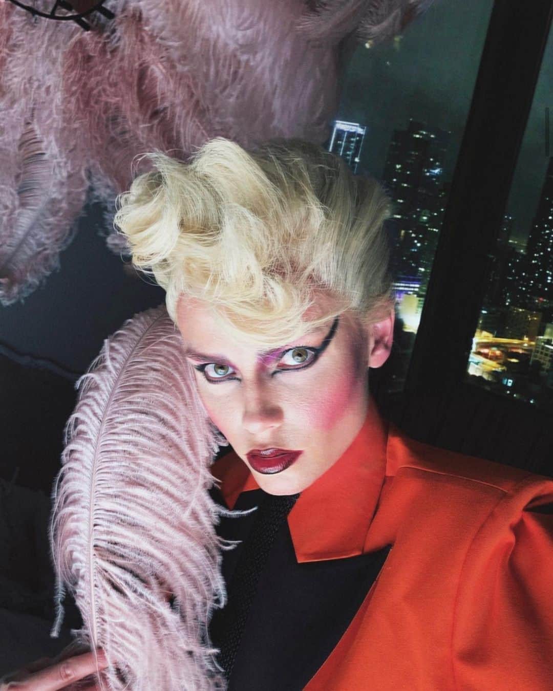 ナターシャ・ポーリーのインスタグラム：「Surreal Quarantine Fantasy Photographed by @mertalas Via FaceTime @i_d @samuel_ellis @pg_dmcasting @paulhanlonhair」