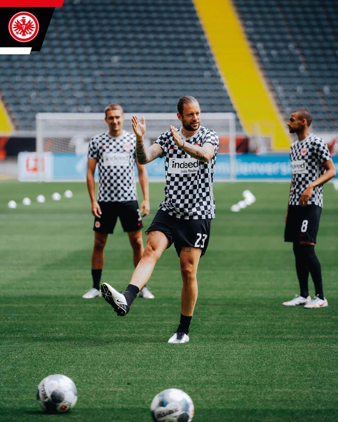 アイントラハト・フランクフルトさんのインスタグラム写真 - (アイントラハト・フランクフルトInstagram)「Bereit?! 🔥 • • #matchday #SGESCP #SGE #eintracht #frankfurt #eintrachtfrabkfurt」6月27日 22時27分 - eintrachtfrankfurt