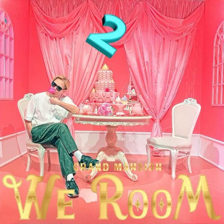 Achiのインスタグラム：「WE ROOM  申し込みは明日の23:59までとなります。 . それを逃してしまうと、次回1ヶ月後の受付期間までは入会できません！ . ここ大事です！ . ぜひ、この機会を逃さないようにお願いします🙏 . . 今までの経験の中で、常にこうありたいと思っていたこと . 自分はそういうことを発信することは今まで少なかったと思います。 . 人に言い誇るようなことでもないと。 . . ですが、 これからDancerとしての道を考えている子達、 ダンスそのもの以外の、考え方や生き方の部分、具体的にどう考えていけば、どう立ち振る舞えば、どう選択をして行ったらいいのか . ダンスの技術やスキル以外の、自分の経験で役に立つことがあって、こういったクローズドの場所だからこそ伝えられることがあるのではないかとそう思っています。 . 自分は長年、様々な現場をやり続けてきました。 . Dancerの世界は様々な個性の「るつぼ」であり、毎日毎年自分の置かれる状況に変化もあったりと、その都度選択を迫られることが多々あります。 . そういった経験は色々な方々にとっても、何か手助けになることが多いのではないかと思います。 . 活きる知識、価値ある考え方 . そういうものを意識して、より濃くして発信していきたいと思います。 . . このアカウントでの繋がりが更に、またオープンのクリエイションで新しいものを生み出したり、そういう事にも繋げたいです！ . 残り1日ですが、迷ってる事等あれば返答いたしますので、気兼ねなく質問ください！ . う○こ嗅いでますがまじめです！w . よろしくお願いします！」