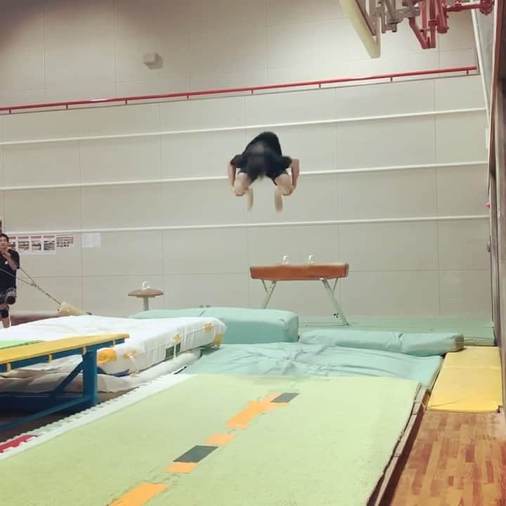 才川コージのインスタグラム：「💼💼 #doublebackflip #traning #backflip #アクロバット」