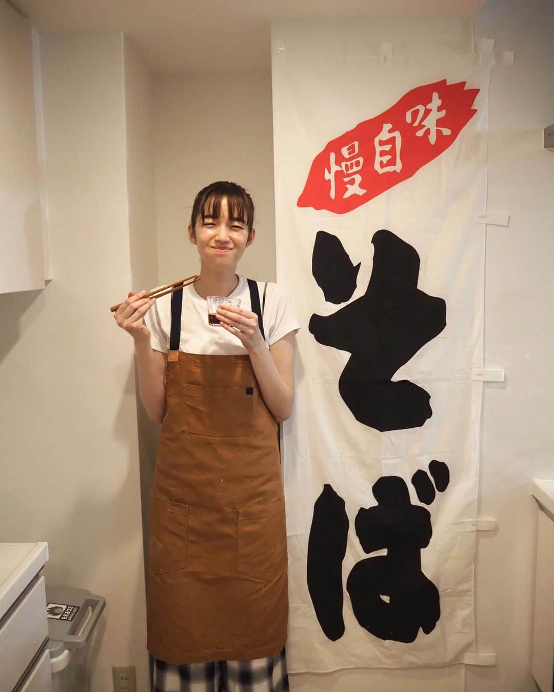 佐藤栞里さんのインスタグラム写真 - (佐藤栞里Instagram)「. 昨夜の沸騰ワード10🍌 観てくださってありがとうございました！ 大好きな、大好きな、 上白石萌音さんとの夢のような時間。 どの瞬間もめっっっちゃくちゃ可愛くて 見逃したくないからまばたきすらしたくなくて😳笑 パソコン画面上ではありましたが むしろ最初はそれで良かったかもしれません。 だってきっと、 あのままサプライズでお会いしていたら 私きっと、ゆでだこのような顔で汗も止まらなくて せっかくの機会なのに ちゃんと顔を見られなかったと思います🙈 素敵なご縁をありがとうございます☘️ これからつづくよ、どこまでも☺️(願望) #ロンパースへのご質問もありがとうございました！ #タグ付けますね☺︎」6月27日 22時37分 - satoshiori727