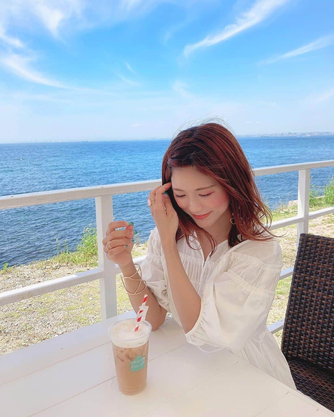 海江田麻貴さんのインスタグラム写真 - (海江田麻貴Instagram)「ㅤㅤㅤ  ㅤㅤㅤ @craftcircus.awaji 🏖💗 今年初うみ🐚🌊 (投稿するとなんでこんなに画質落ちるんやぁ、、🥺) ㅤㅤㅤ ㅤㅤㅤ 淡路島の甘くてシャキシャキの玉ねぎたっぷりの おーーーっきな島ピザ美味しかった😋🍕♥️ 青い空と海の目の前だから一層美味でした🥰  ㅤㅤㅤ いちにちかけて淡路島満喫してきたので いっぱい投稿してもいいですか🦋💓 ㅤㅤㅤ  ㅤㅤㅤ ジュディとのツーショもお気に入りの いっぱいやまた載せよ👭💗 ㅤㅤㅤ  ㅤㅤㅤ  ㅤㅤㅤ #淡路島 #あわじしま #awaji #awajishima #クラフトサーカス #craftcircus #淡路 #あわじ #sea #seaview #うみ #海 #beach #summervibes #summertime #summer2020 #白ワンピ #コットンワンピ #デコだし #島ピザ #pizza #cheesepizza #淡路島カフェ #淡路島旅行 #淡路島ランチ #淡路島グルメ #blueocean #青空 #japanesegirl #ニジゲンノモリ」6月27日 22時39分 - _makiii0924_