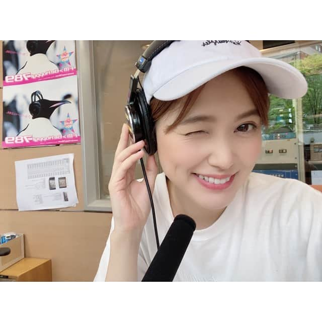 三島ゆかりさんのインスタグラム写真 - (三島ゆかりInstagram)「昨日もウメダFM Be Happy! 789『Be Travel!』聴いてくださった皆様ありがとうございました💖📻 6月26日は露天風呂の日なんだそうで、メッセージテーマは『お風呂にまつわる話』🛁 オープニングナンバーは、バスルームにルージュの伝言を書いちゃった💄 #荒井由美 『ルージュの伝言』 #christophercross 『New York City Serenade』 ニューヨークと入浴をかけたダジャレ選曲でした😂🗽 おすすめ世界遺産は、古代ローマ帝国の大浴場であったとされる、トルコの『ヒエラポリス＝パムッカレ』をご紹介しました🇹🇷阿部寛さんが主演された映画『テルマエロマエ』の舞台でもあるんですよ♨️ トルコは中華料理・フランス料理に並ぶ世界三大料理にも数えられる国だし、いつか行ってみたいなって思っています✨✨ テルマエ・ロマエの原作は漫画ですが、アニメ化された時の主題歌でした #チャットモンチー 『テルマエ・ロマン』 そしてヒエラポリス＝パムッカレが世界遺産に登録された1988年のヒット曲🎵 #rickastley 『Never Gonna Give You Up』 #velindacarlisle 『Heaven Is A Place On Earth』 お風呂の話、私からは延べはの湯と焼肉のセット、スパプーと串カツのセット、北陸温泉とぶりしゃぶのセットのお話をしました😋お風呂がメインなのか食べ物がメインなのか🥩🐟 リスナーの皆さんから送っていただいたメッセージも紹介しつつ、トラフィックリポート、ハービスプラザ、プラザエントの情報もお届け👍 DJゆかりんごセレクトは梅雨時期なので雨ソングを☔️ #福山雅治『squall』 #ポルノグラフィティ 『サボテン』 #ゆず 『雨と泪』 エンディング曲は雨上がりの虹が見たいという思いから🌈 #rollingstones 『She's A Rainbow』 また来週、生放送にて13：30〜16：00お届けします😆 聴ける方は是非聴いてくださいね〜❤️❤️ https://www.be-happy789.com  #radio #dj #osaka #umeda #ウメダfmbehappy789 #オープンスタジオ #生放送 #三島ゆかり #ゆかりんご #ラジオ #世界遺産 #トルコ #ヒエラポリス #パムッカレ #温泉 #ベストシーズン #スーパー銭湯 #music #follow」6月27日 22時40分 - apple340