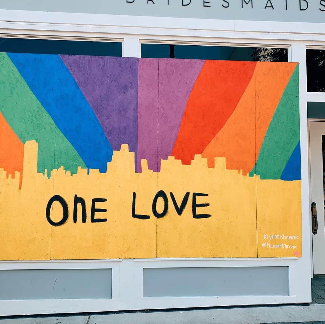 BoxedWaterさんのインスタグラム写真 - (BoxedWaterInstagram)「The beautiful art 🌈 found outside our #DowntownGrandRapids office is making us miss last years @PrideFestivalNYC at the @javitscenter 😭 Comment down below and tell us how you’re finding ways to still celebrate #pride at home this year!」6月27日 23時00分 - boxedwater